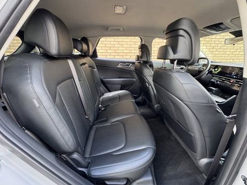 Used 2026 Kia Sportage EX FWD image 12