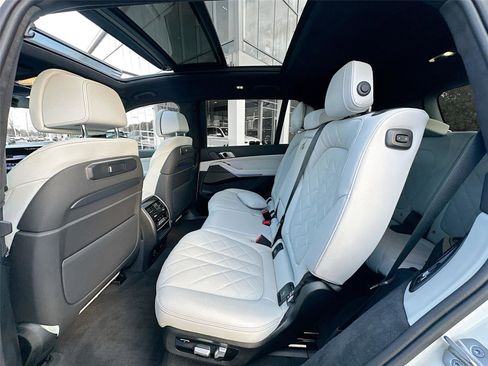 Certified 2024 BMW X7 xDrive40i w/ Premium Package image 26