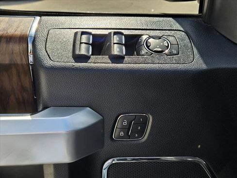 Used 2020 Ford F150 Lariat image 9