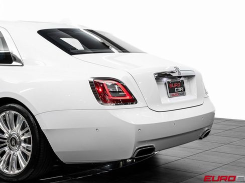 Used 2022 Rolls-Royce Ghost w/ Ghost Package image 17