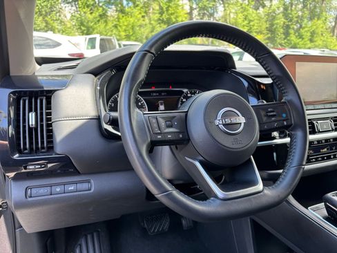 Used 2025 Nissan Pathfinder SV AWD/4WD image 37