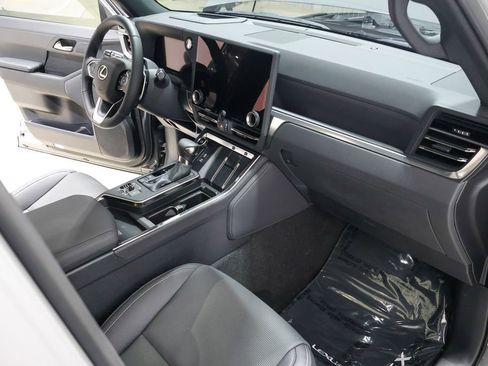 Used 2026 Lexus GX 550 w/ Accessory Package (2T) image 39