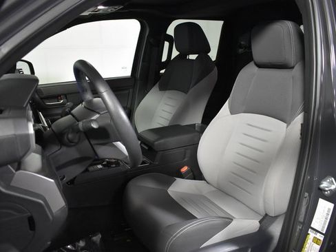 Used 2024 Toyota Tacoma TRD Off-Road image 9