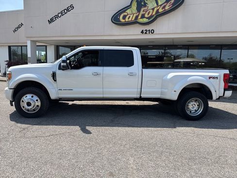 Used 2017 Ford F450 Platinum w/ Platinum Ultimate Package AWD/4WD image 12