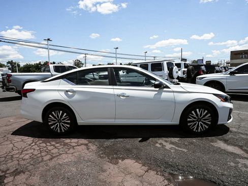 Used 2025 Nissan Altima 2.5 SV AWD/4WD image 7