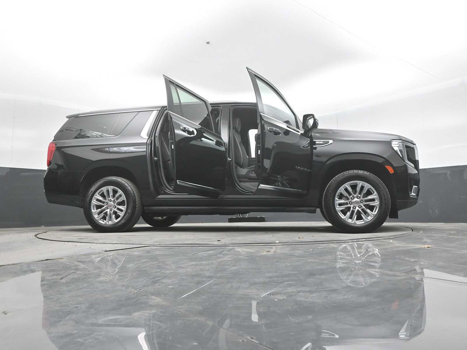 Used 2024 GMC Yukon XL SLT w/ SLT Luxury Package AWD/4WD image 54