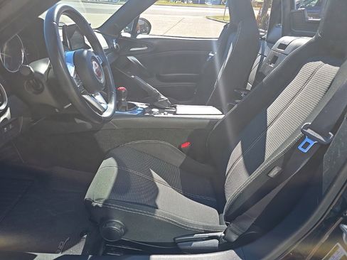 Used 2019 FIAT 124 Spider Classica w/ Technology Group image 9