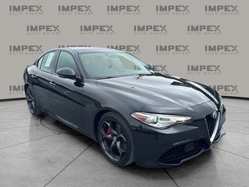 Used 2017 Alfa Romeo Giulia Ti w/ TI 19" Sport Package RWD image 7