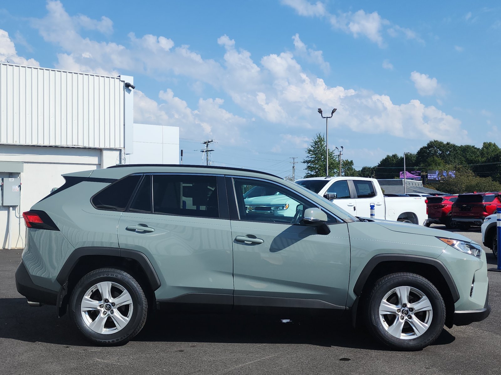 Used 2020 Toyota RAV4 XLE w/ Convenience Package AWD/4WD image 6