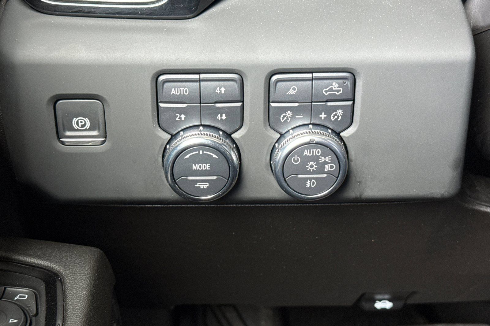 Used 2024 GMC Sierra 2500 AT4 w/ Technology Package AWD/4WD image 39