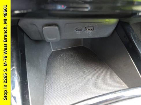 Used 2025 Chevrolet Trax LT FWD image 26