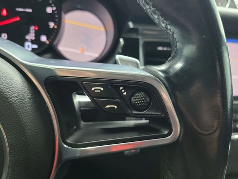 Used 2018 Porsche Macan w/ Premium Package image 30