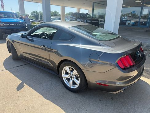 Used 2017 Ford Mustang Coupe RWD image 11