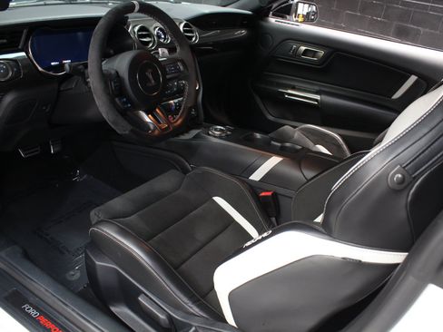 Used 2021 Ford Mustang Shelby GT500 w/ Carbon Fiber Track Pack RWD image 48