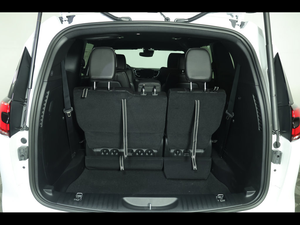 New 2026 Chrysler Pacifica Select FWD image 12