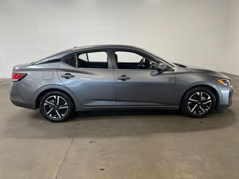 Used 2024 Nissan Sentra SV FWD image 2