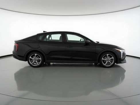 Used 2025 Kia K4 LXS image 11