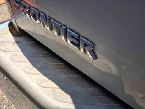 Used 2017 Nissan Frontier SV AWD/4WD image 15