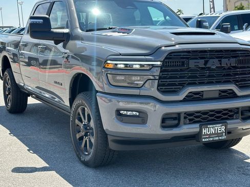 New 2026 RAM 2500 Laramie AWD/4WD image 10