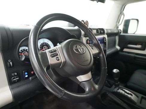 Used 2012 Toyota FJ Cruiser 4WD w/ Upgrade Pkg image 8
