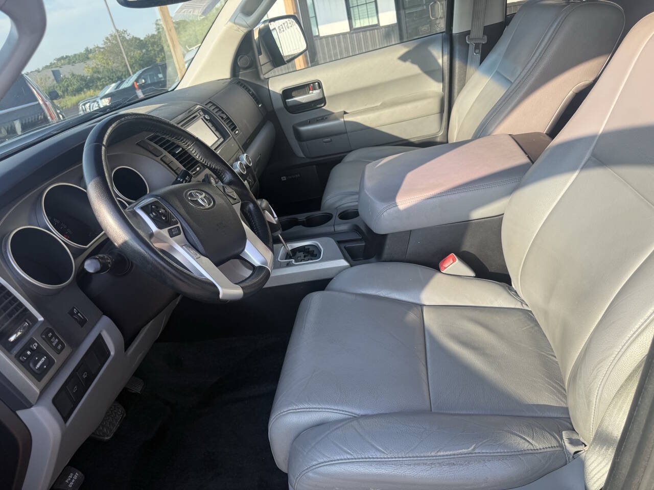 Used 2016 Toyota Sequoia Limited AWD/4WD image 20
