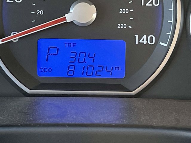 Used 2010 Hyundai Santa Fe GLS FWD image 23