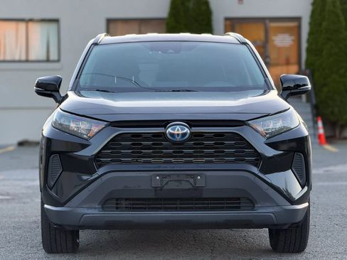 Used 2019 Toyota RAV4 LE w/ Carpet Mat Package AWD/4WD image 3