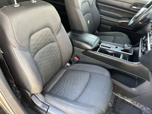 Used 2022 Nissan Pathfinder SV image 10