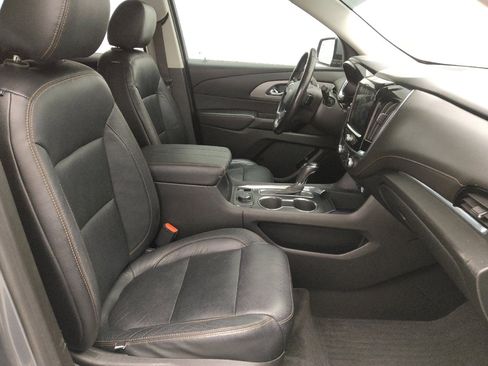 Used 2020 Chevrolet Traverse LT image 21