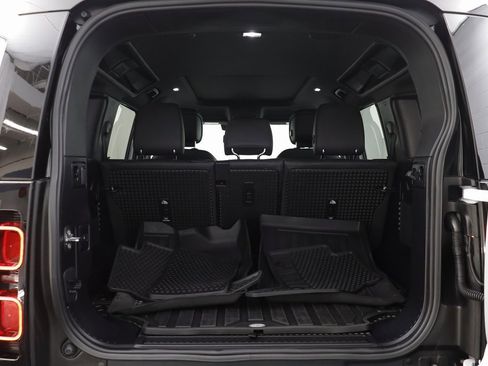 Used 2025 Land Rover Defender 110 X-Dynamic SE image 18