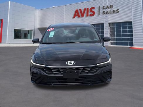 Used 2025 Hyundai Elantra SEL FWD image 2