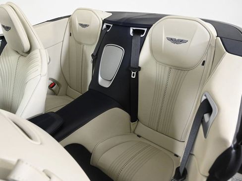 Used 2022 Aston Martin DB11 Volante image 18