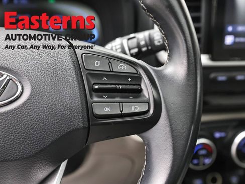 Used 2024 Hyundai Venue SEL FWD image 15