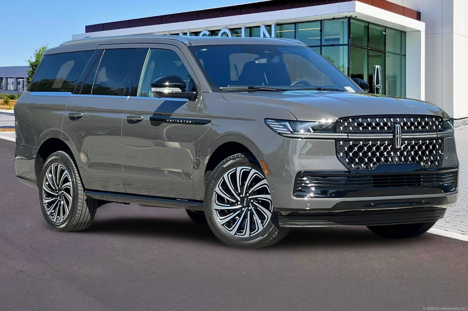 Used 2025 Lincoln Navigator Black Label AWD/4WD image 2