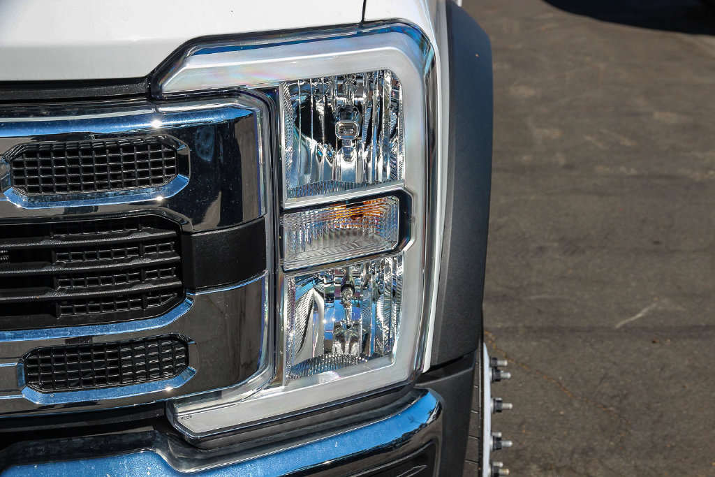 New 2025 Ford F550 4x4 SuperCab Super Duty image 12
