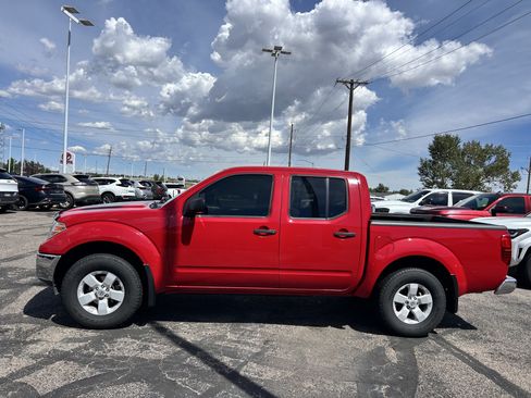Used 2011 Nissan Frontier SV AWD/4WD image 2