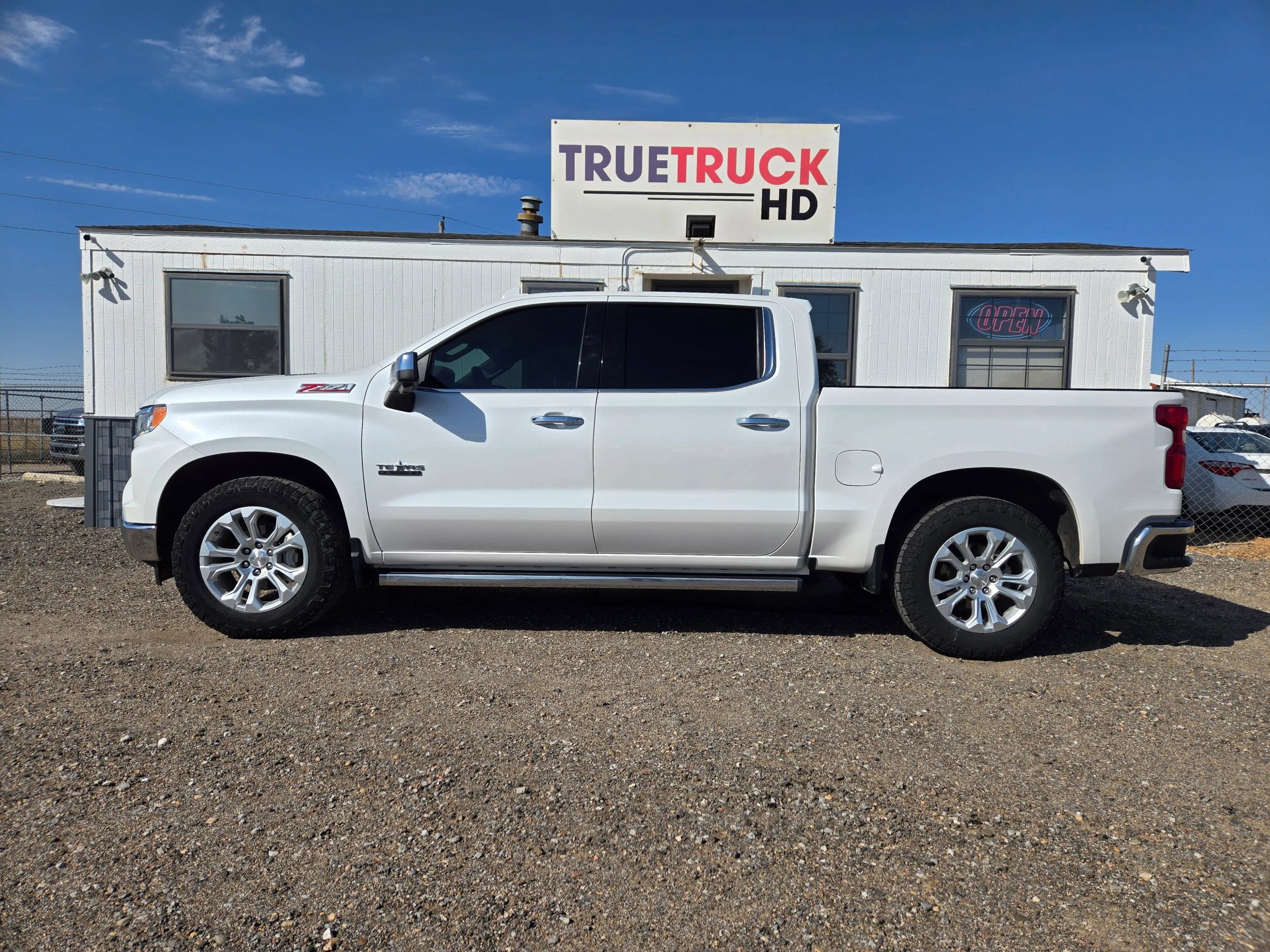 Used 2023 Chevrolet Silverado 1500 LTZ w/ LTZ Premium Texas Edition AWD/4WD image 2