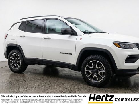 Used 2025 Jeep Compass Trailhawk AWD/4WD image 1
