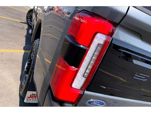Used 2025 Ford F350 Platinum AWD/4WD image 31