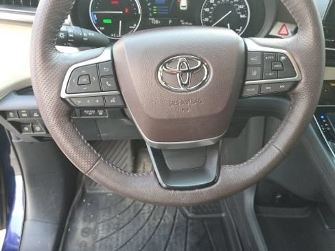 Used 2021 Toyota Sienna Platinum FWD image 13