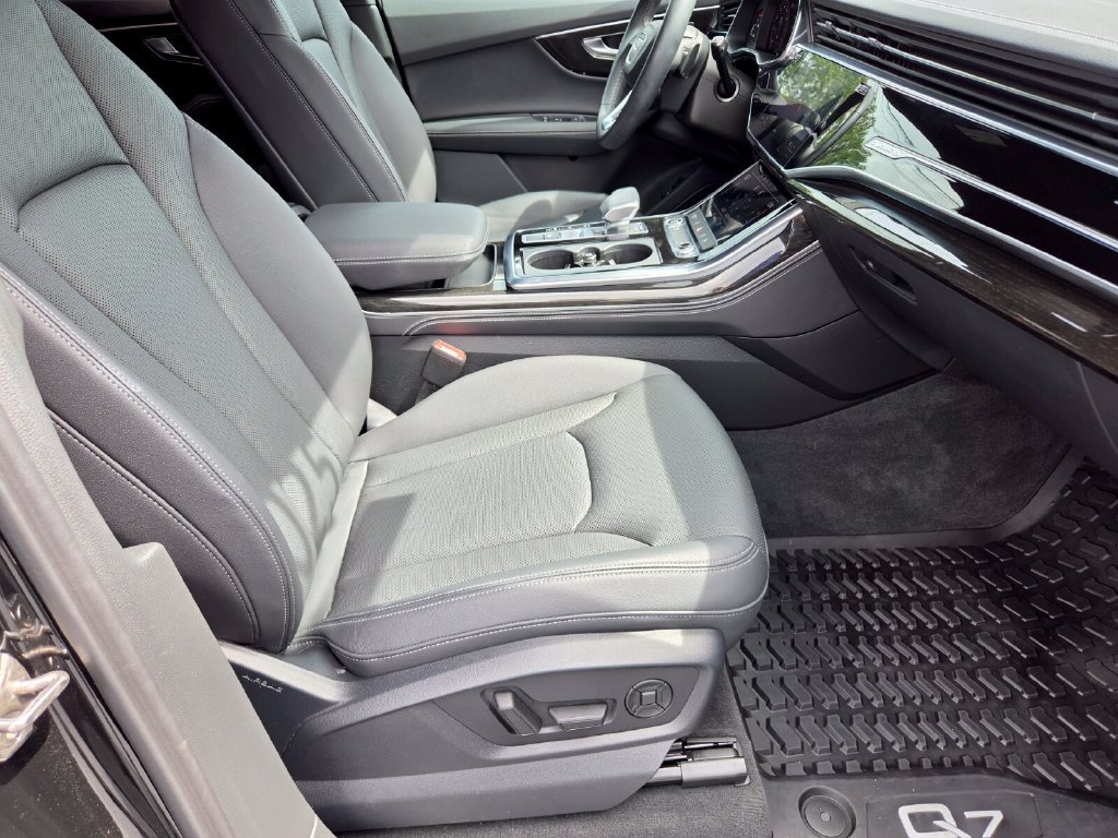 Certified 2025 Audi Q7 2.0T Premium Plus w/ Premium Plus Package AWD/4WD image 19