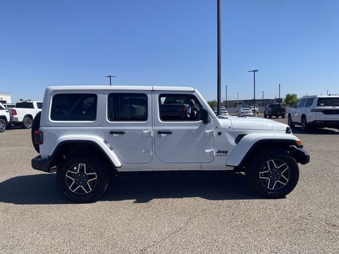 Certified 2025 Jeep Wrangler Unlimited Sahara AWD/4WD image 6