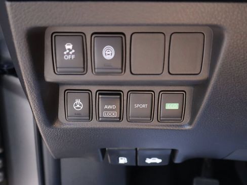 Used 2022 Nissan Rogue Sport SV AWD/4WD image 40