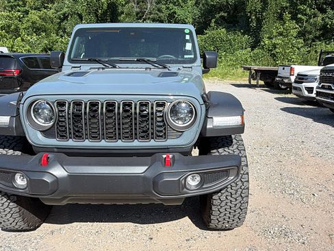 Used 2024 Jeep Wrangler Unlimited Rubicon w/ XTREMEE 35" Tire Package AWD/4WD image 3