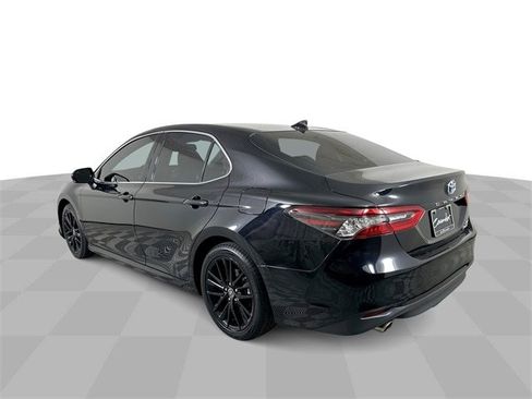Used 2022 Toyota Camry XLE image 6