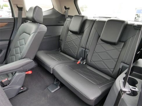Certified 2025 Volkswagen Atlas SE image 19
