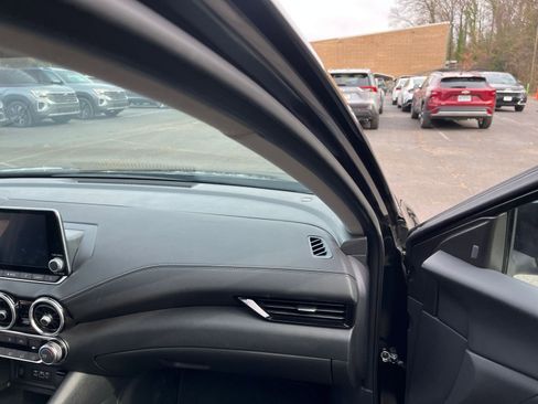 Used 2025 Nissan Sentra SV image 33