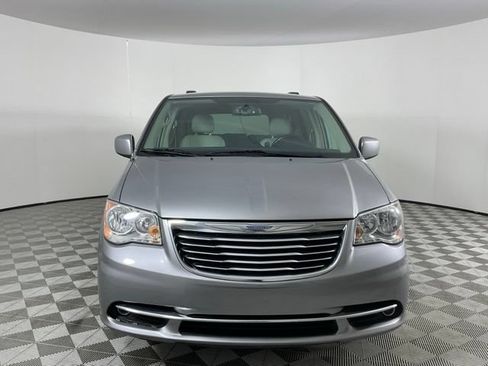 Used 2016 Chrysler Town & Country Touring FWD image 2