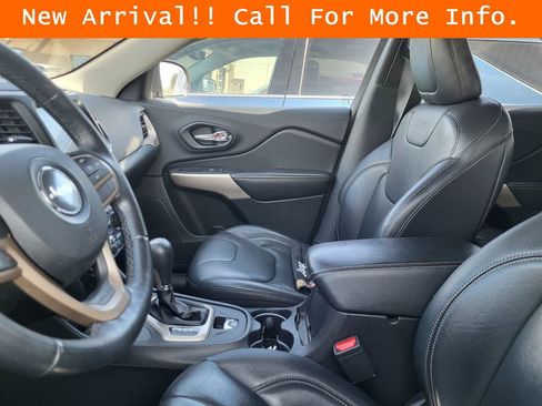 Used 2017 Jeep Cherokee Limited AWD/4WD image 10