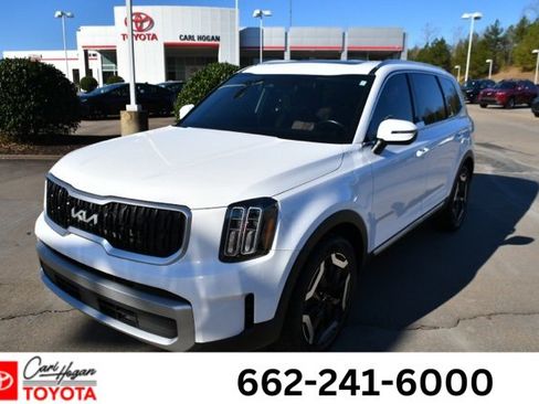 Used 2023 Kia Telluride EX w/ EX Captain's Chair Package image 1
